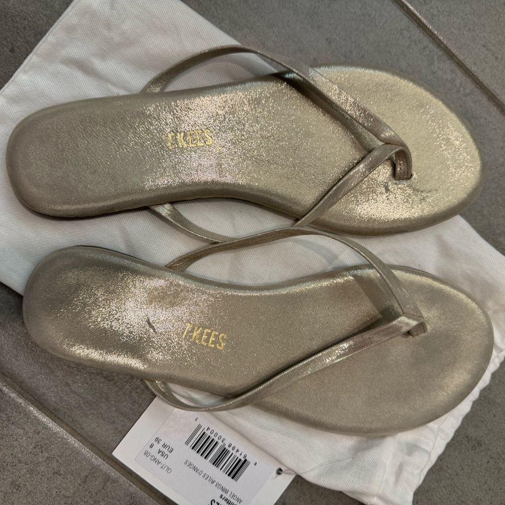 NWT TKEES Sandals